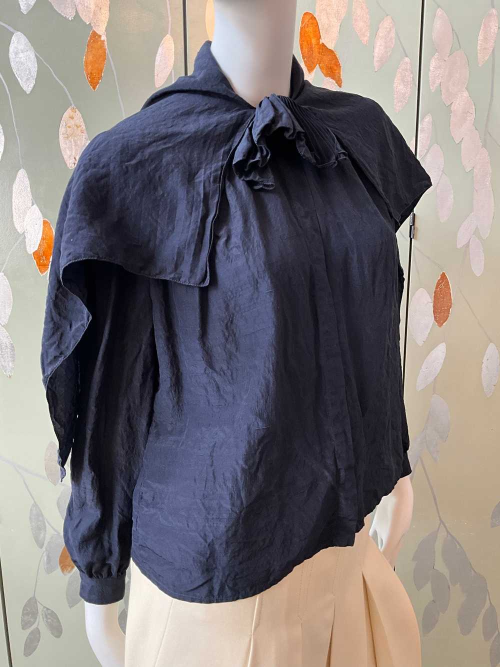 Vintage 1980s Valentino Navy Blue Silk Blouse wit… - image 3