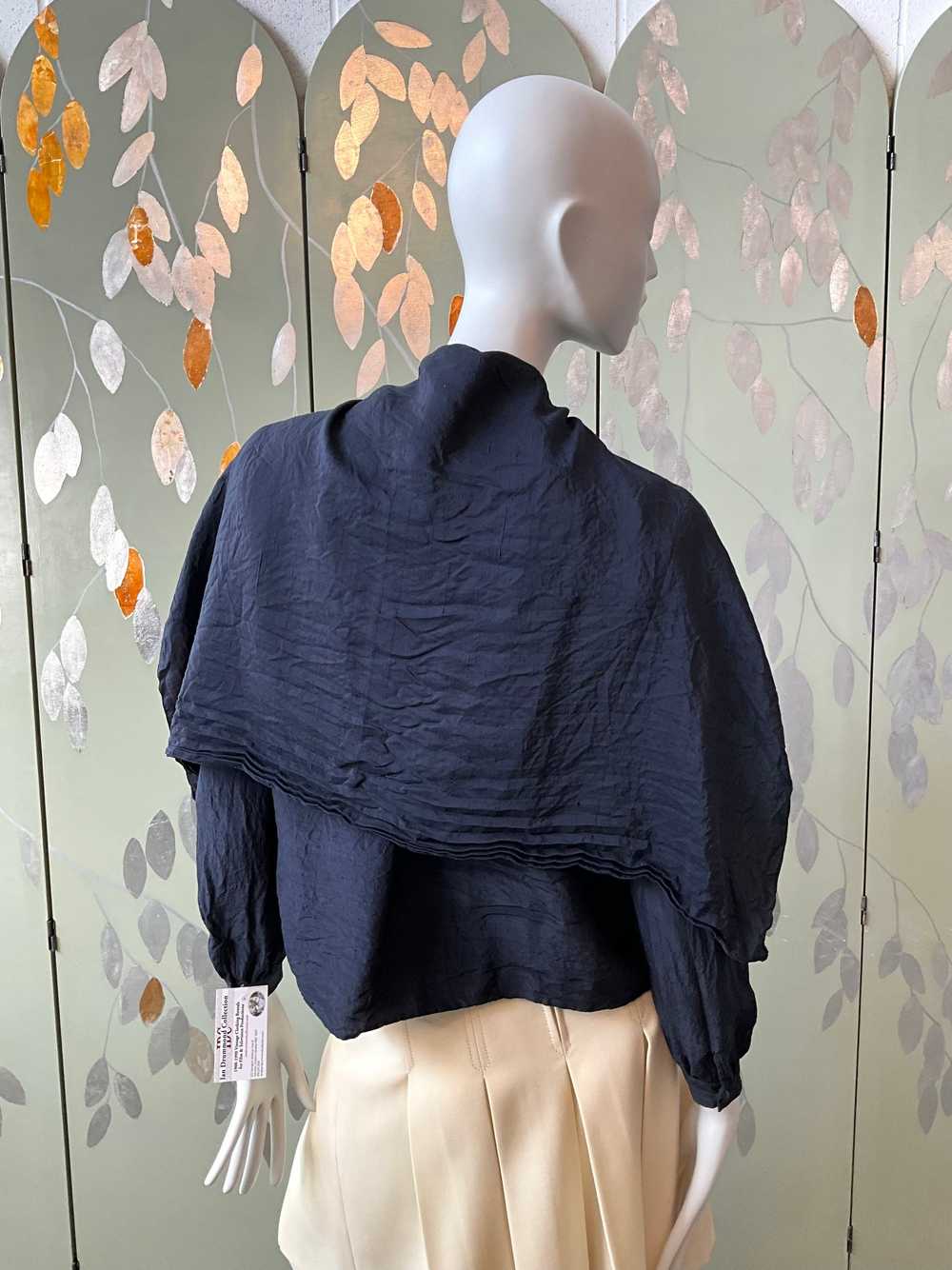 Vintage 1980s Valentino Navy Blue Silk Blouse wit… - image 5