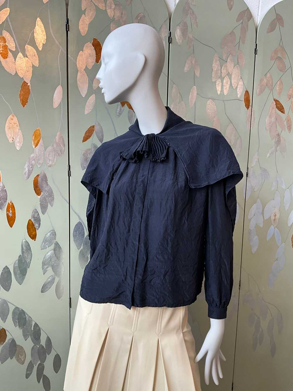 Vintage 1980s Valentino Navy Blue Silk Blouse wit… - image 9