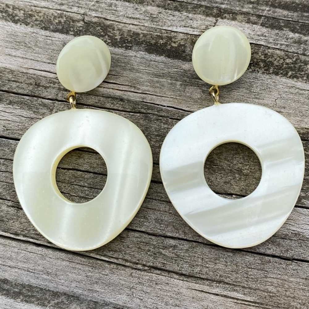 Vintage 80’s geometric drop earrings cream ivory … - image 2