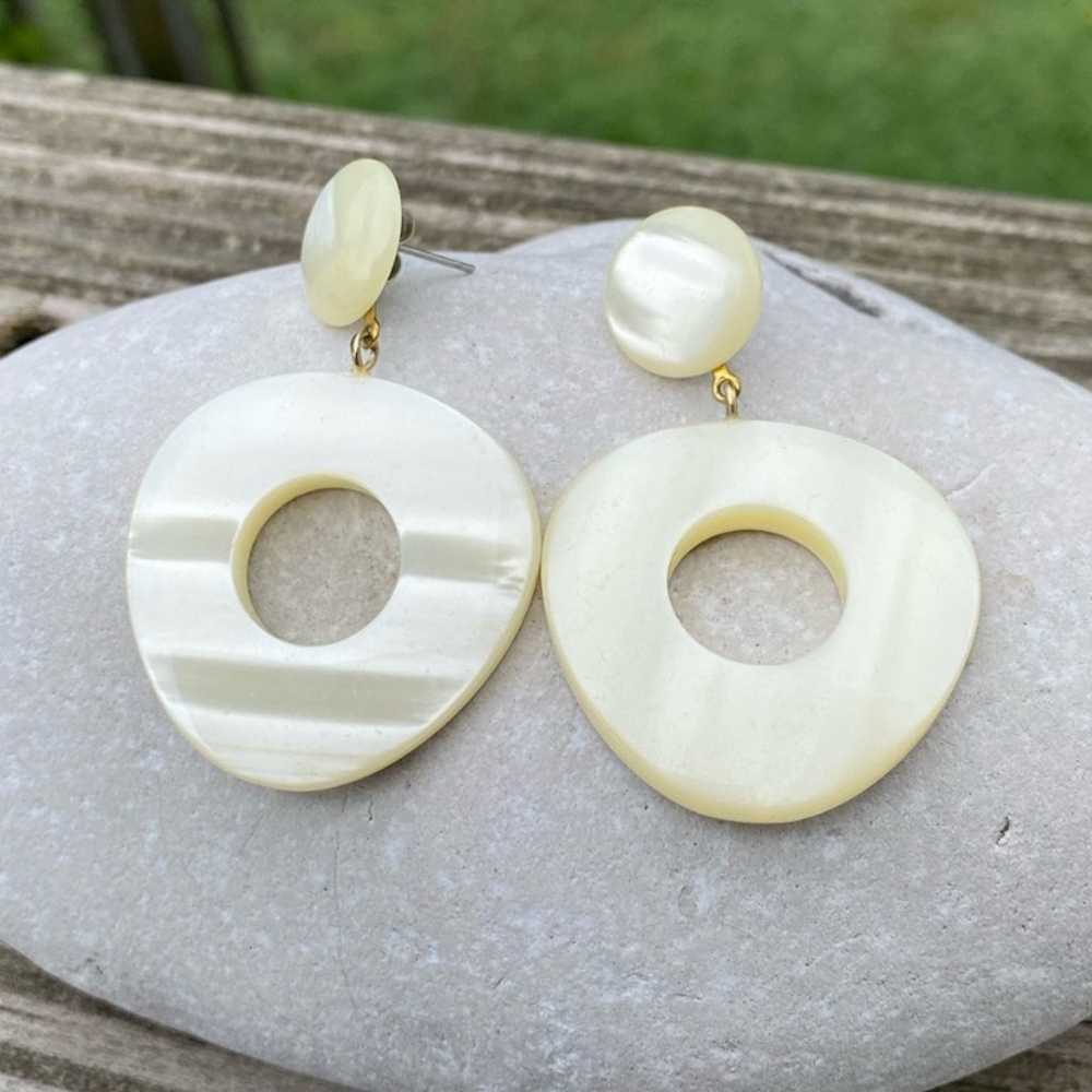 Vintage 80’s geometric drop earrings cream ivory … - image 4