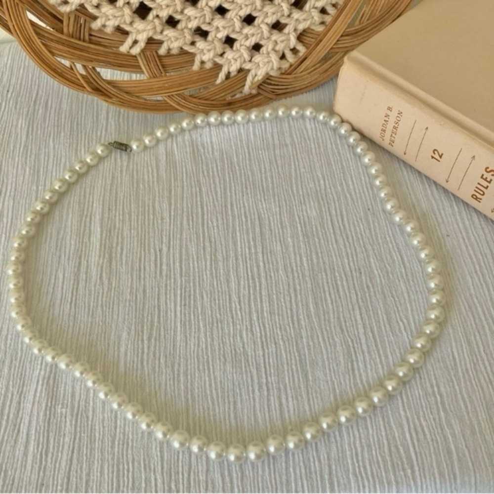 White Pearl Necklace Vintage “Dierdre” 23.5” Clas… - image 3