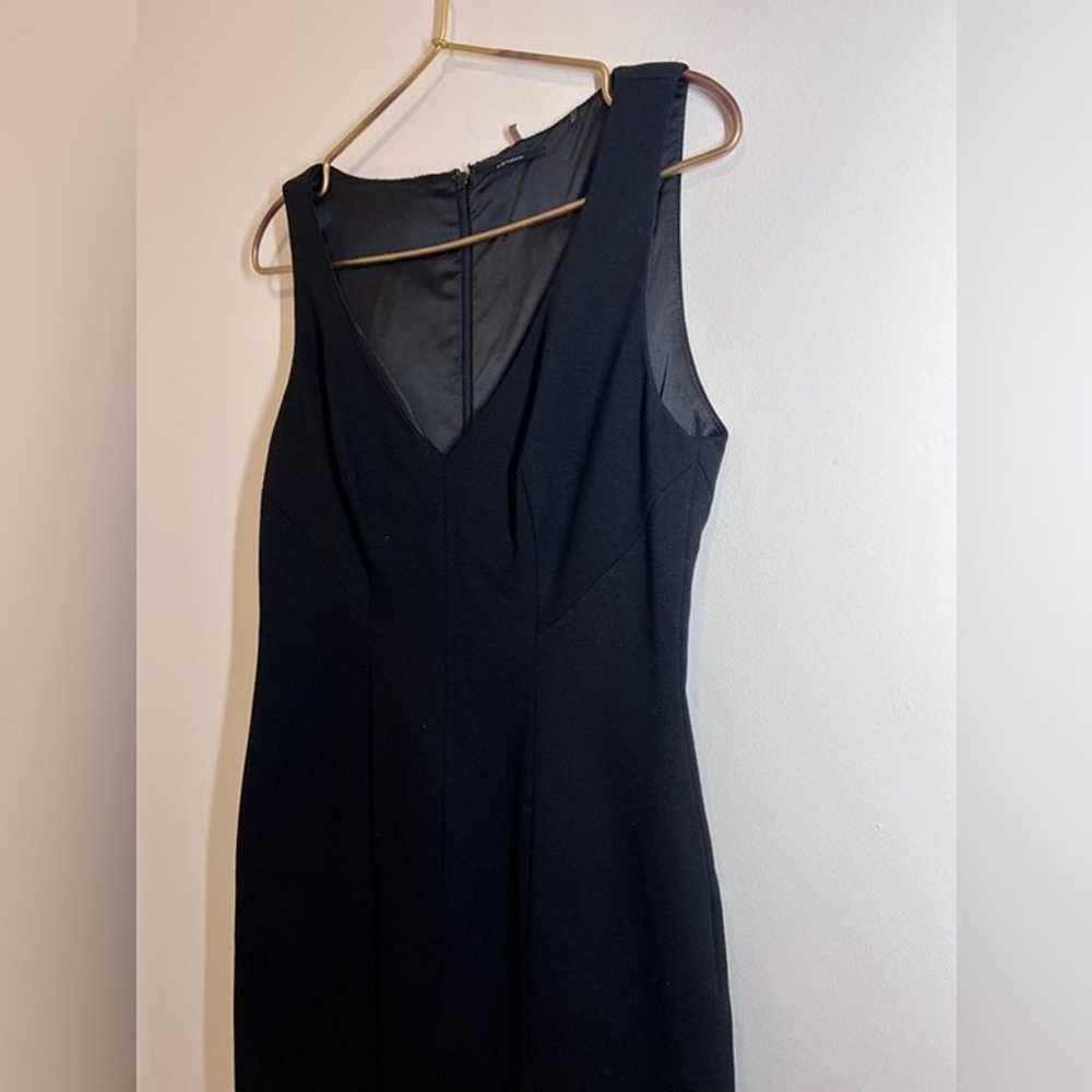 Elie Tahari Black V Neck Sheath Dress - image 4