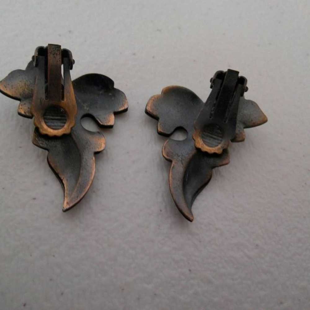 Vintage Copper Ivy Leaf Pearl Clip on Earrings - image 2