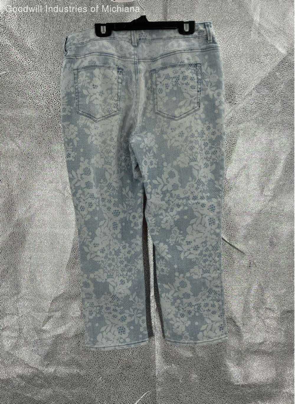 Women's Chico's Jeans size 0.5 - image 2