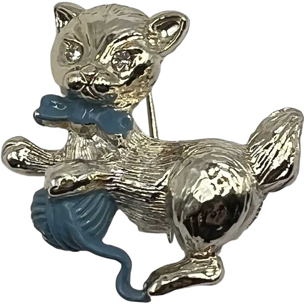 Vintage Gold Tone Figural Kitty With Blue Yarn Pin - image 1