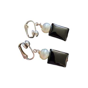 Other Vintage 9mm pearl and onyx clip on earrings