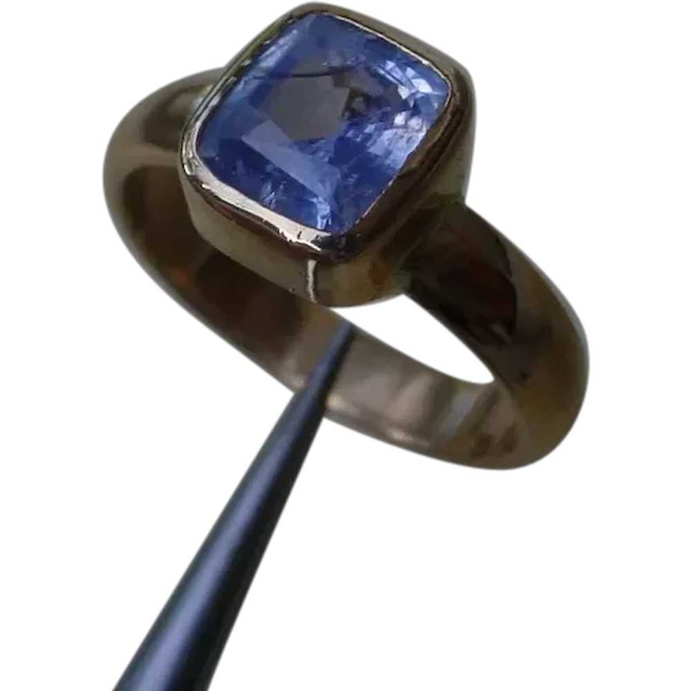 2.5 Carat Unheated Sapphire in 18K gold ring. - image 1