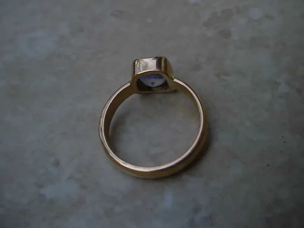 2.5 Carat Unheated Sapphire in 18K gold ring. - image 4