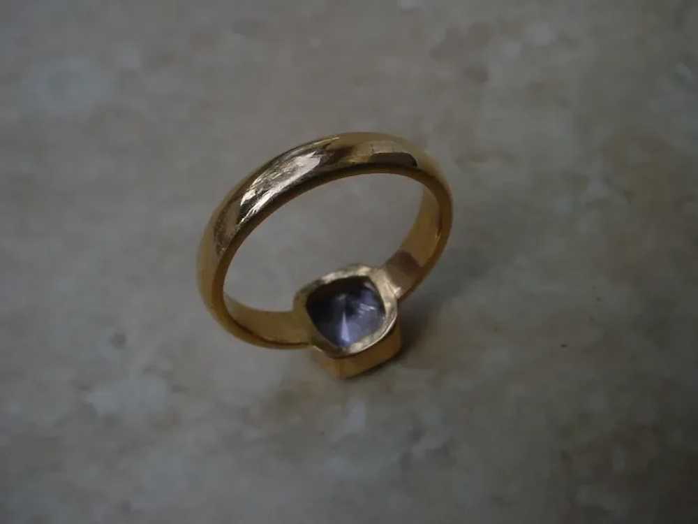 2.5 Carat Unheated Sapphire in 18K gold ring. - image 5