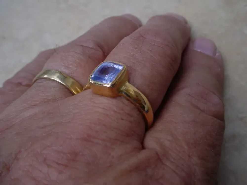 2.5 Carat Unheated Sapphire in 18K gold ring. - image 6