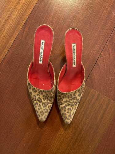 Manolo Blahnik Suede leopard print kitten heeled…