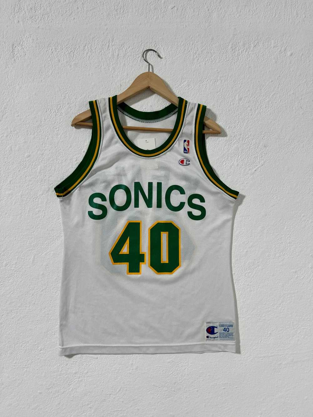 Seattle Supersonics Shawn Kemp Jersey White Sz. M… - image 1