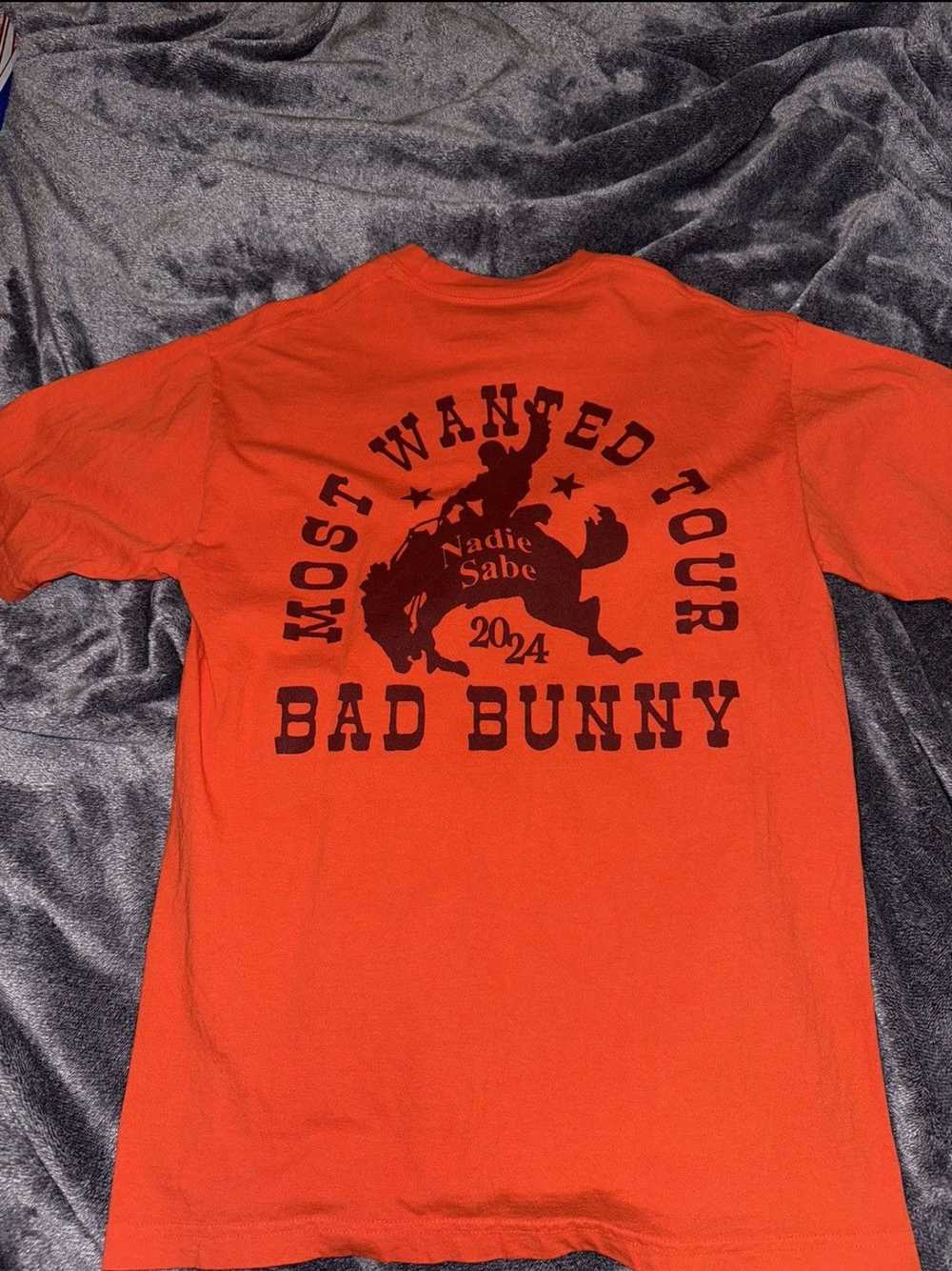 Streetwear × Tour Tee Bad Bunny Nadie Sabe 2024 T… - image 2