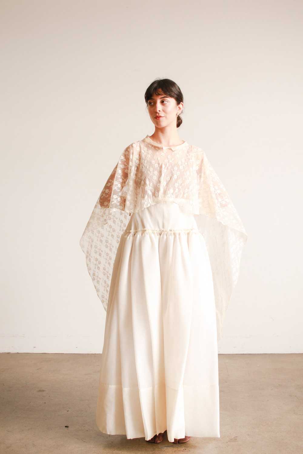 1950s Cream Lace Overlay Cape - image 3