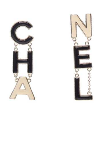 CHANEL Pre-Owned 2022 Brass Enamel Cha-Nel Logo Dr