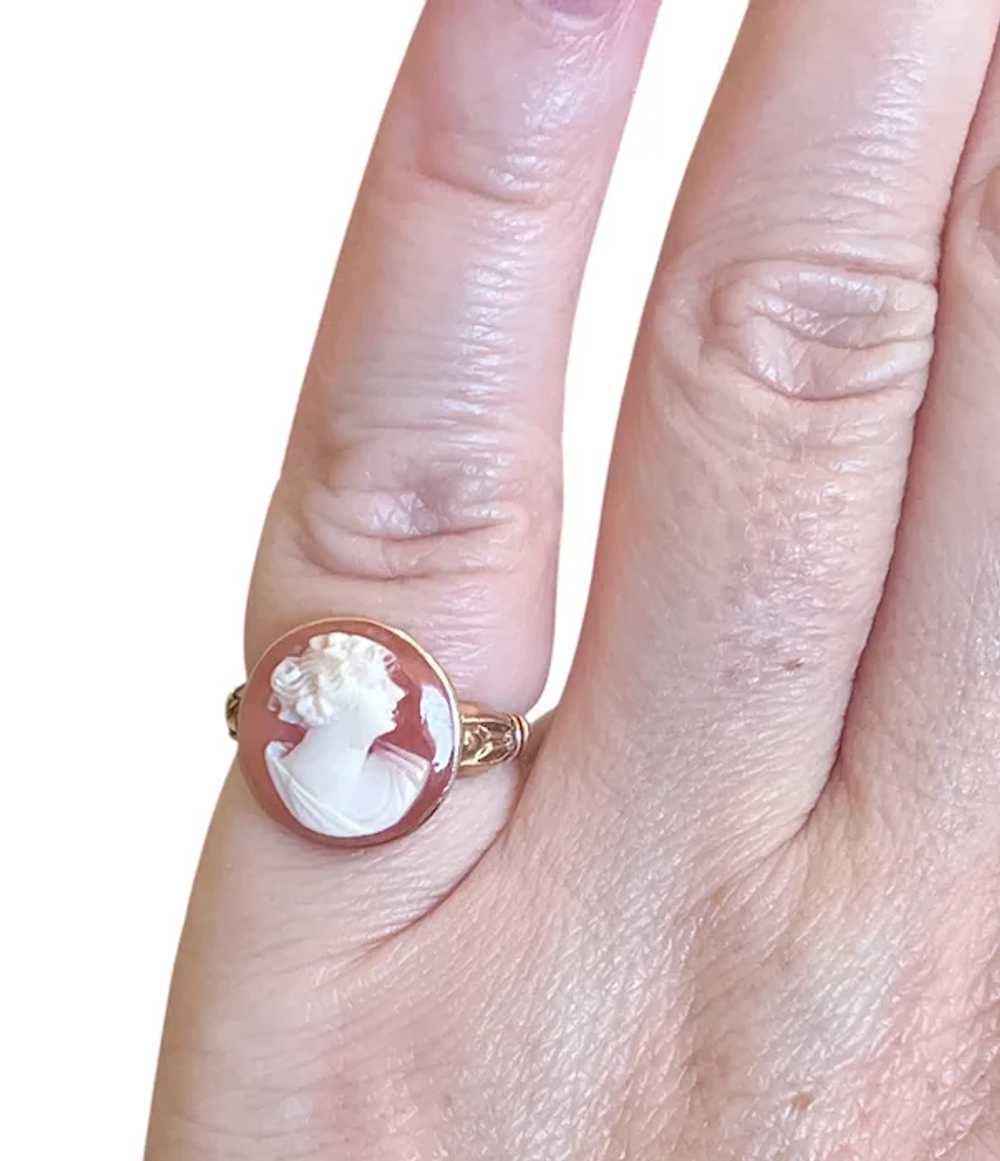 Antique Cameo Ring in 10K Yellow Gold Size 5 - image 5