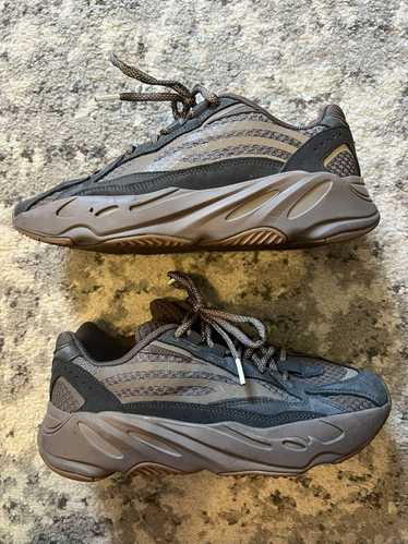 Adidas × Kanye West Yeezy 700v2 ‘Mauve’