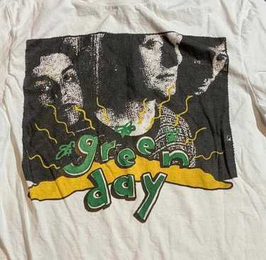 Designer Green Day PreOwned Medium Band TShirt - image 1