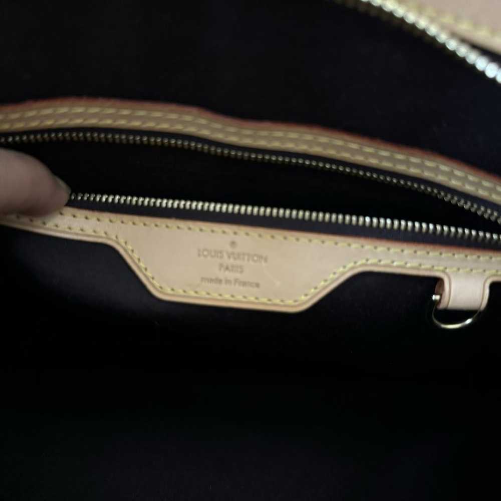 Louis Vuitton Bréa patent leather handbag - image 12