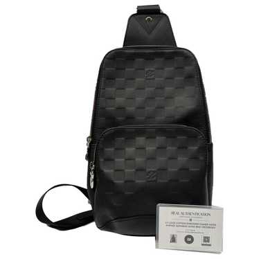 Louis Vuitton Avenue sling leather bag