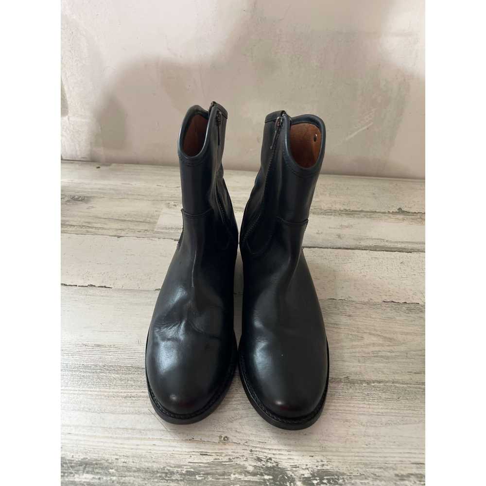 Frye Woman’s Frye black zippered ankle boots size… - image 1