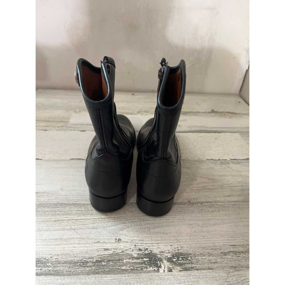 Frye Woman’s Frye black zippered ankle boots size… - image 4