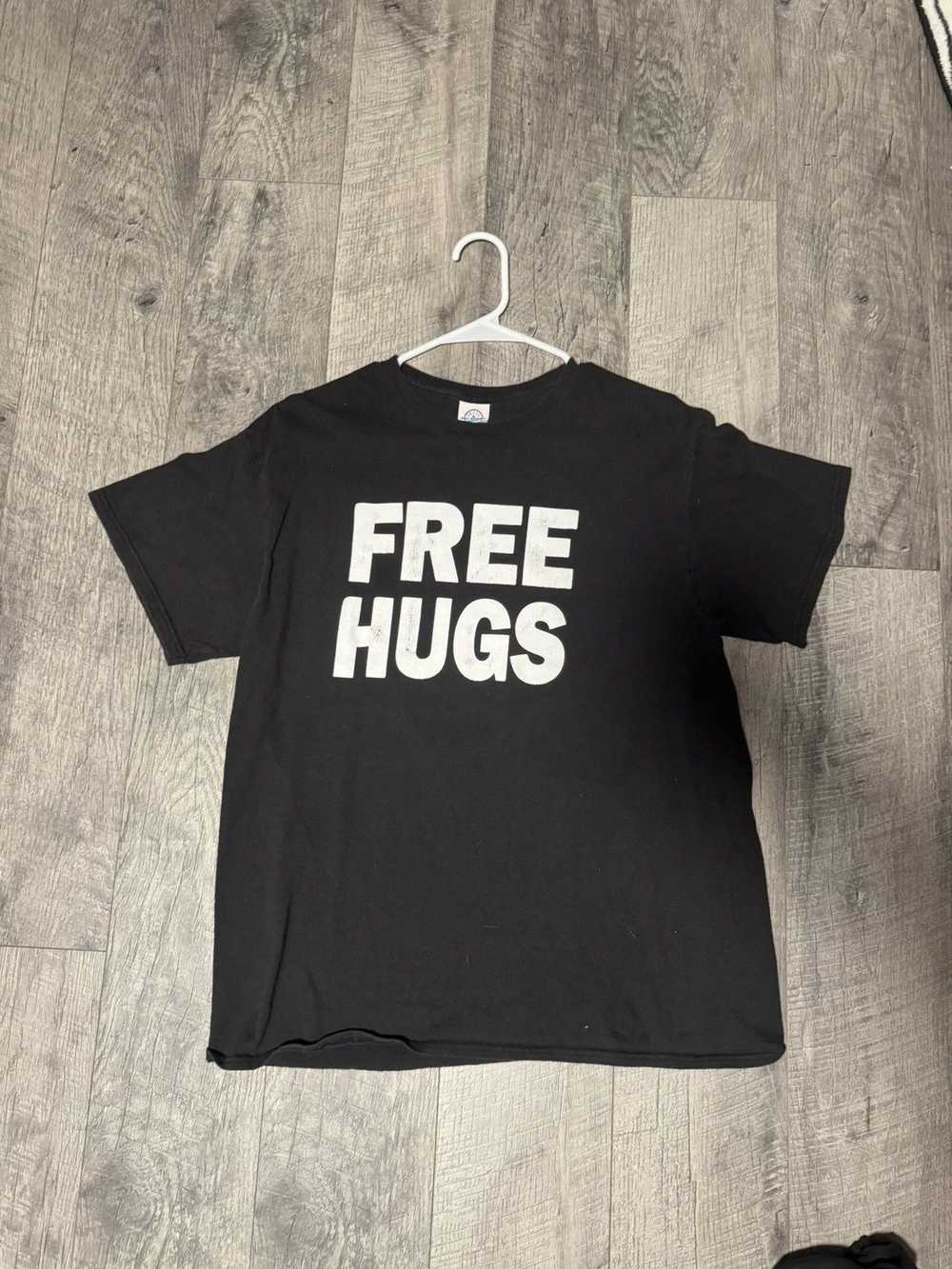 Made In Usa × Streetwear × Vintage Free Hugs Vint… - image 1