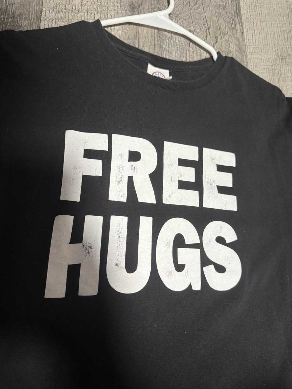 Made In Usa × Streetwear × Vintage Free Hugs Vint… - image 2