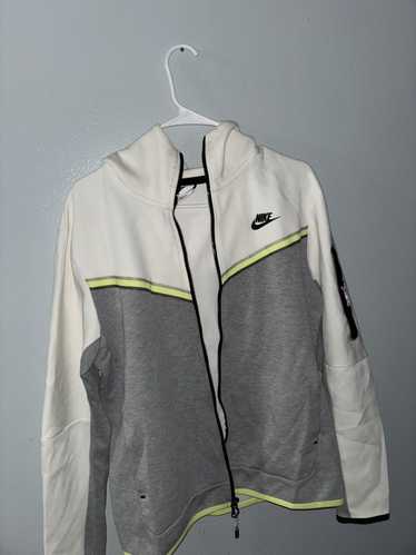 Nike Nike Tech Fleece - White and Grey