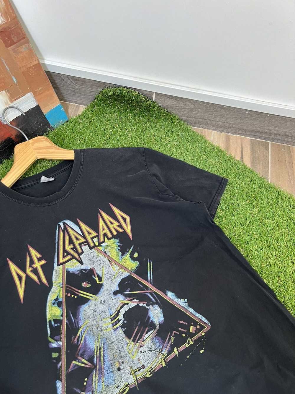 Band Tees × Def Leppard Def Leppard Basic Logo Li… - image 3