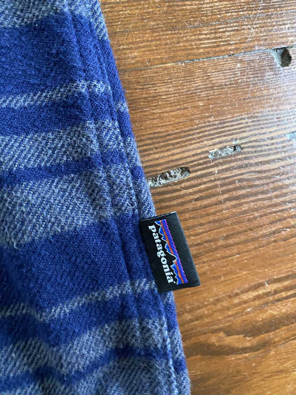 Flannel × Patagonia Patagonia Striped Hoodie Long… - image 4