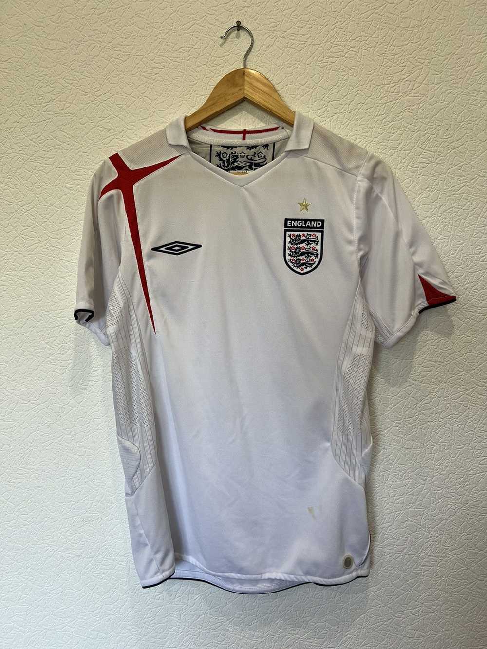 Soccer Jersey × Umbro × Vintage Umbro England 200… - image 1