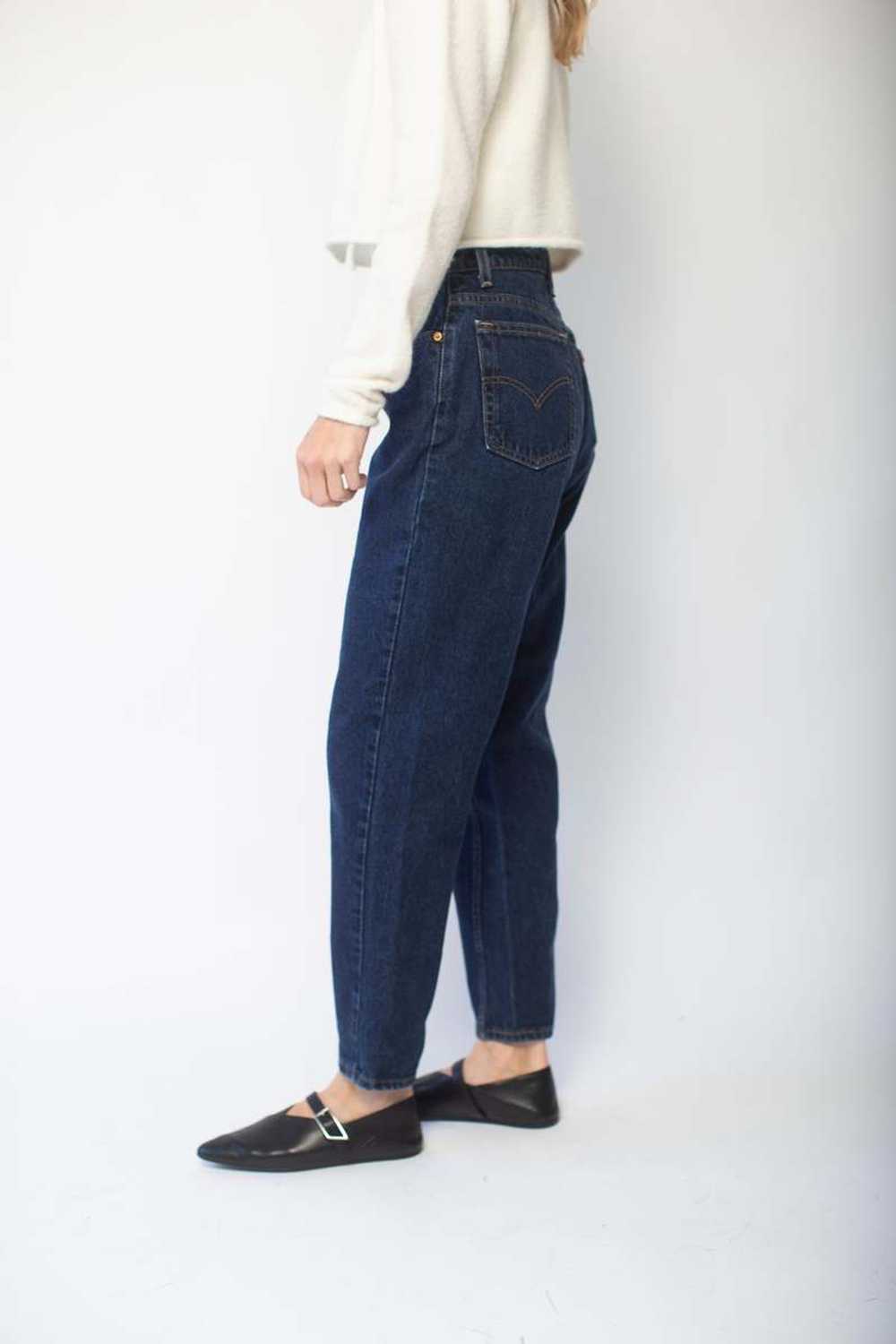 Vintage High Rise Levis 551 - Blue - image 4