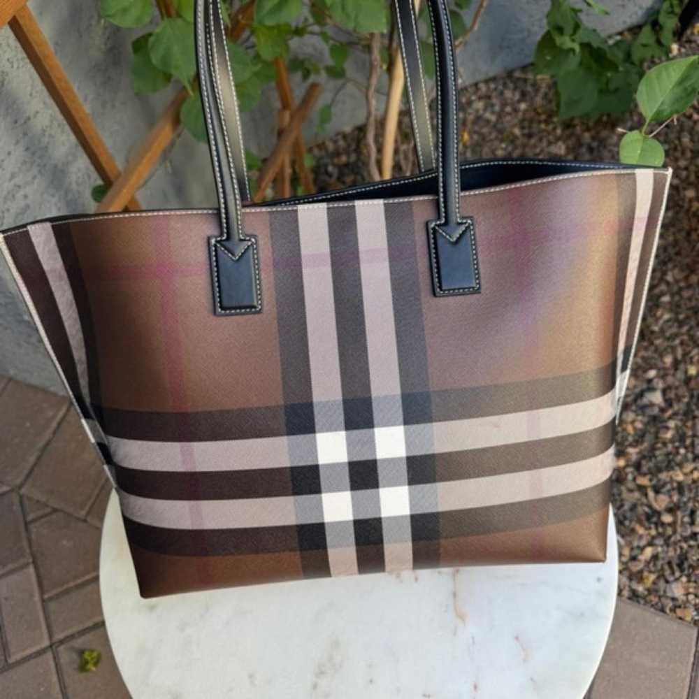 Burberry Leather tote - image 4