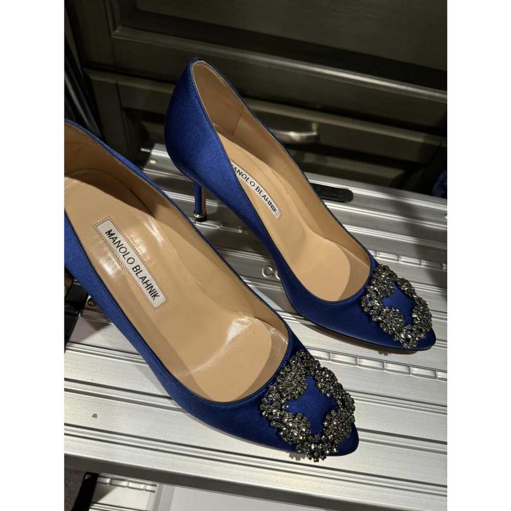 Manolo Blahnik Hangisi cloth heels - image 5