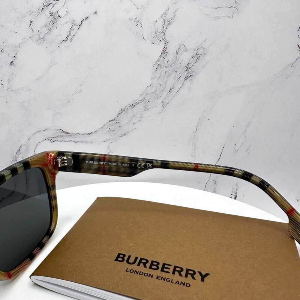 Burberry Sunglasses - image 10