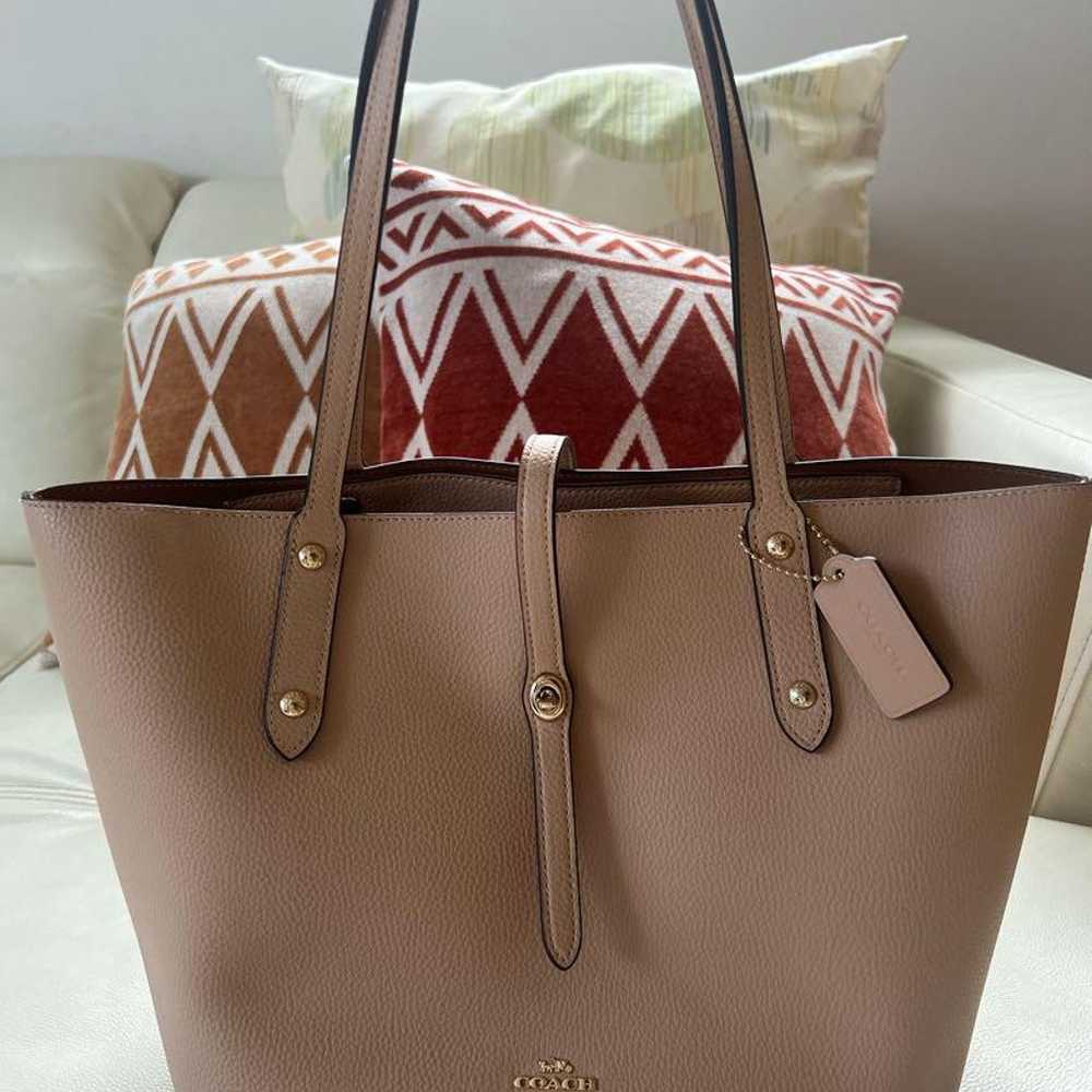 Excellent condition Coach tote bag in beige leath… - image 1