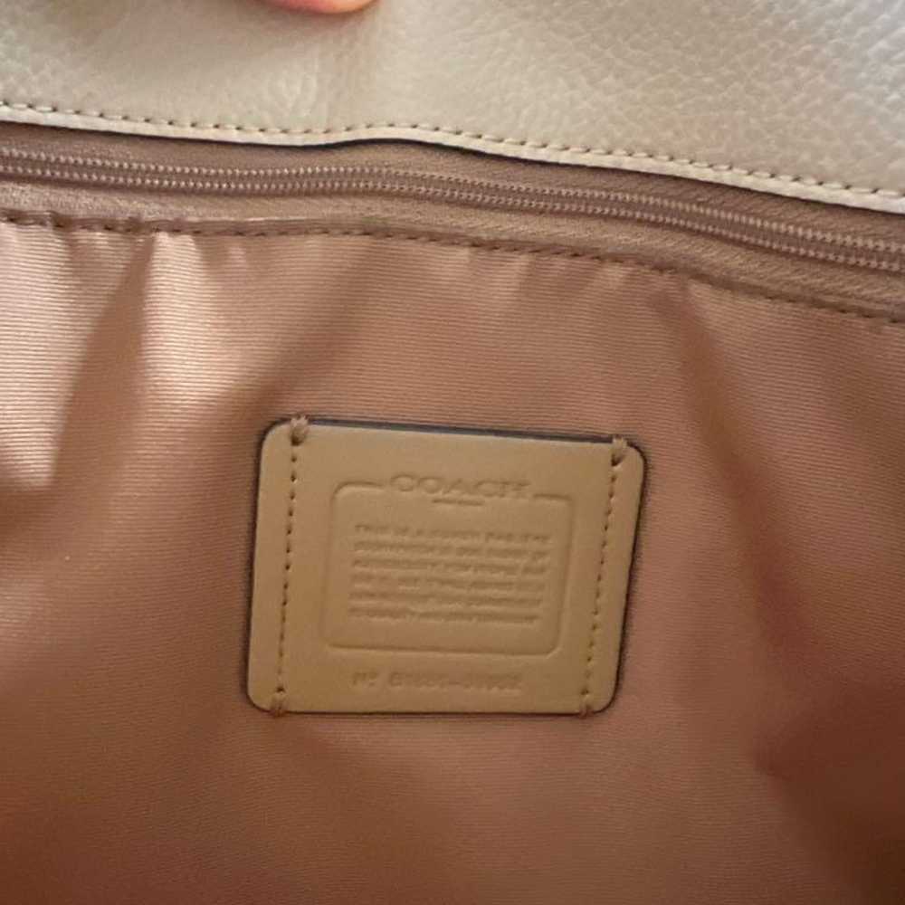 Excellent condition Coach tote bag in beige leath… - image 9