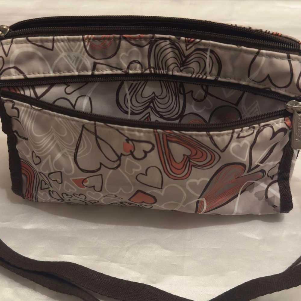 LeSportsac shoulder bag in gray beige with heart … - image 4