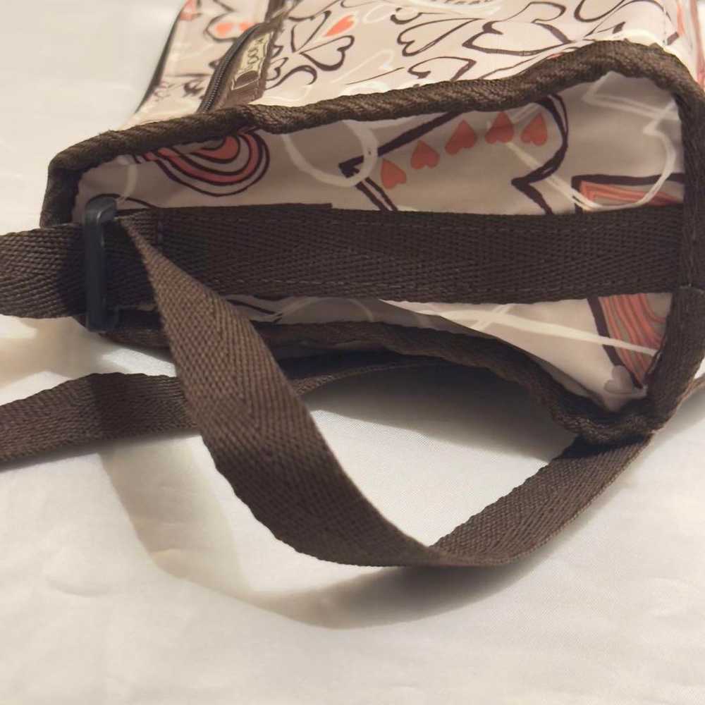 LeSportsac shoulder bag in gray beige with heart … - image 9