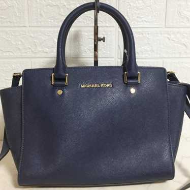 No. 28925 Almost like new Michael Kors 2-way Shoul