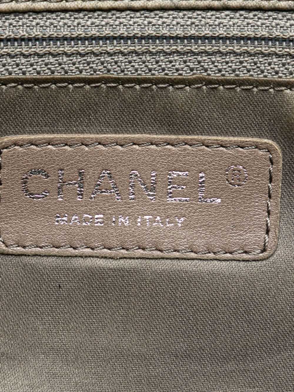 CHANEL Pre-Owned 2006-2008 Caviar Pocket In The C… - image 5