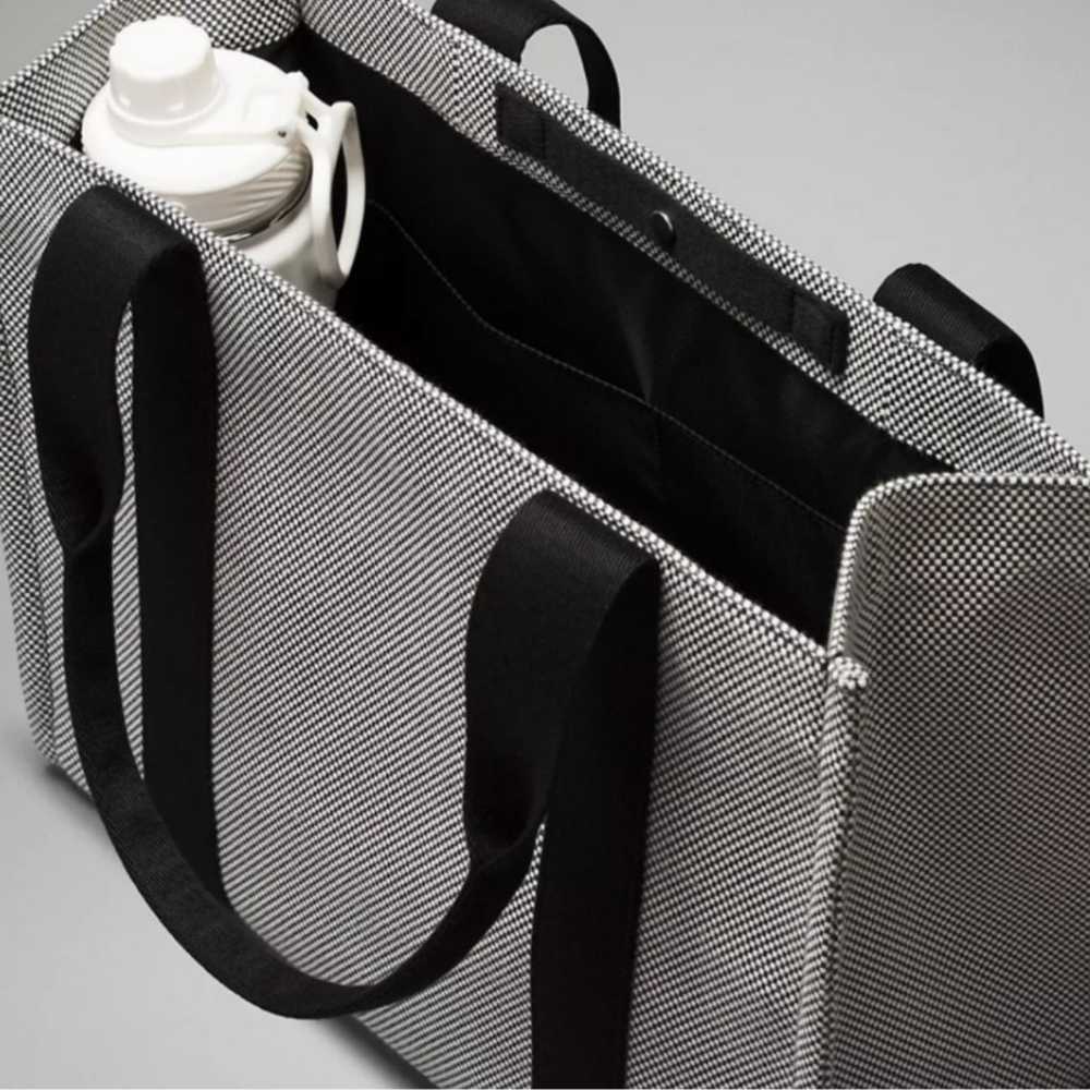 Lululemon 10L two tone tote bag black white - image 6