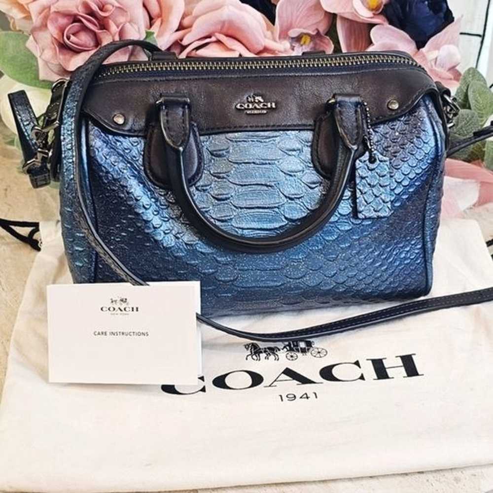 Coach - image 2