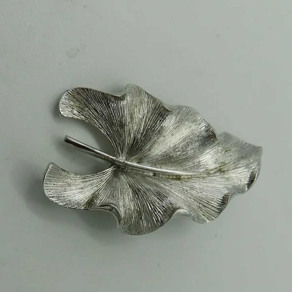 Monet Curled Tropical Leaf Brooch Silver tone - image 3