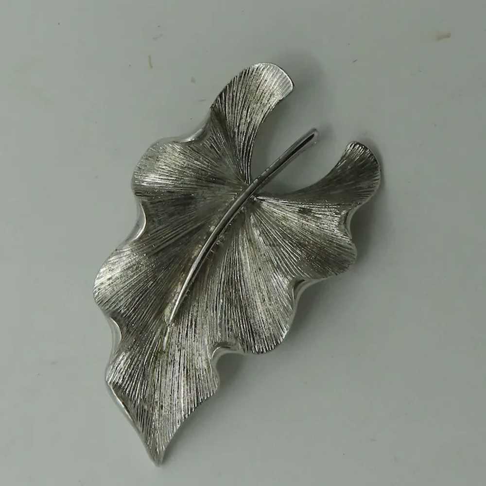 Monet Curled Tropical Leaf Brooch Silver tone - image 4