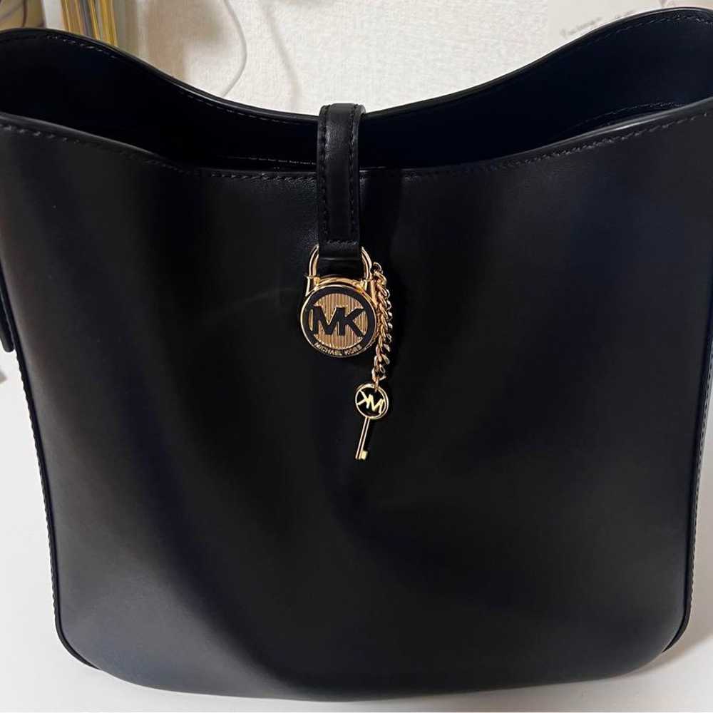 MICHAEL KORS

LYRA Bucket Shoulder Small - image 4