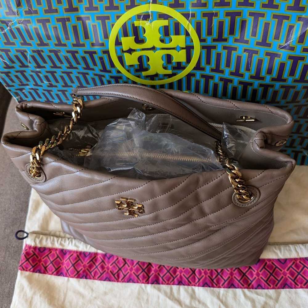 TORY BURCH KIRA CHEVRON TOTE SHOULDER BAG - image 9