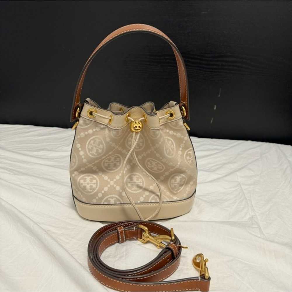 Tory burch t monogram bucket bag - image 3